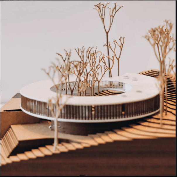Maquete circular da Casa Ó com pátio interno e árvores em escala